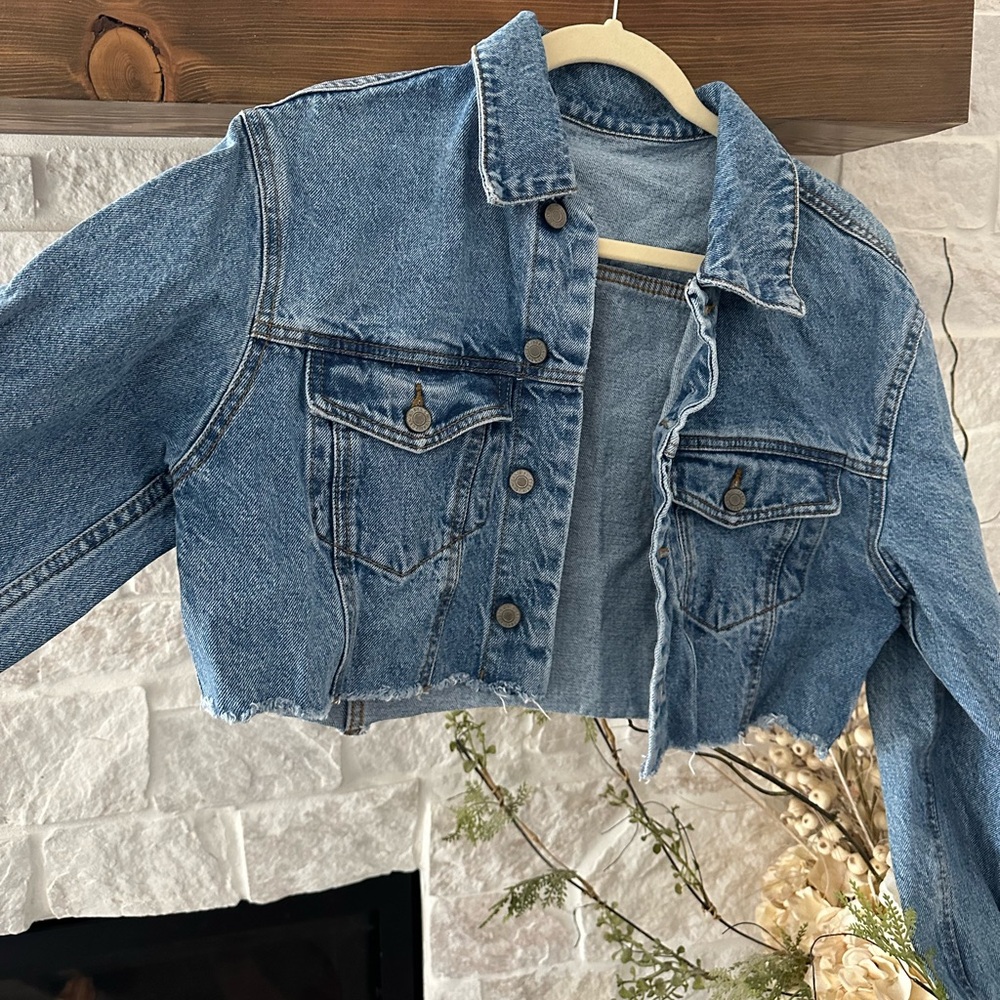 Cropped Jean Jacket🩵 - Picture 2 of 6